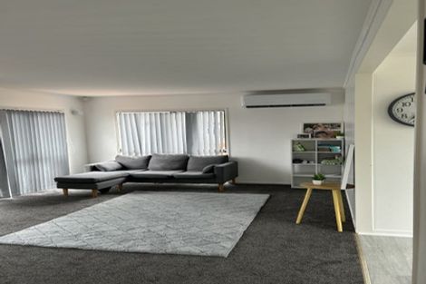 Photo of property in 9 Massine Place, Randwick Park, Auckland, 2105