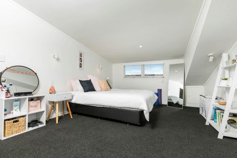 Photo of property in 24 Sulphur Beach Road, Northcote Point, Auckland, 0627