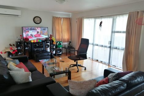 Photo of property in 60 Glendene Avenue, Glendene, Auckland, 0602