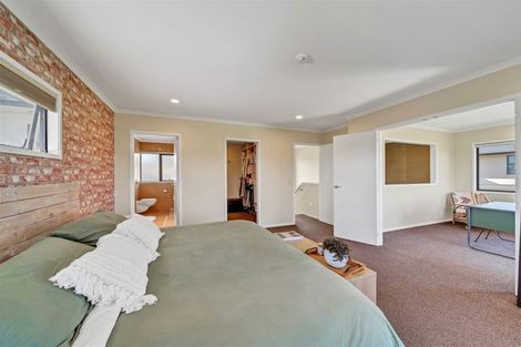Photo of property in 9 Sampson Avenue, Waiwhakaiho, New Plymouth, 4312