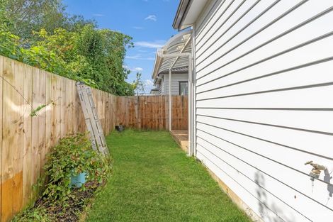 Photo of property in 103c Lynwood Road, New Lynn, Auckland, 0600