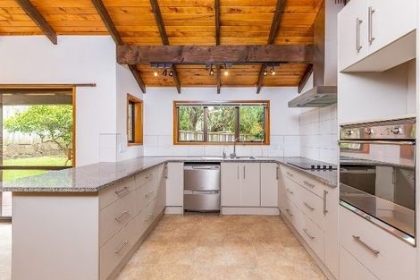 Photo of property in 5 Totara Road, Stanmore Bay, Whangaparaoa, 0932