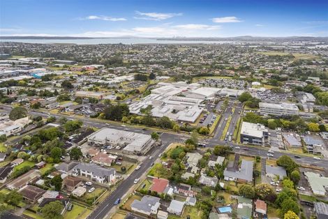 Photo of property in 2b Norval Road, Henderson, Auckland, 0610