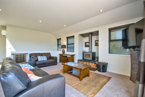 Photo of property in 33 Rannoch Drive, Jacks Point, Queenstown, 9371