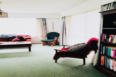 Photo of property in 211 Dowse Drive, Maungaraki, Lower Hutt, 5010