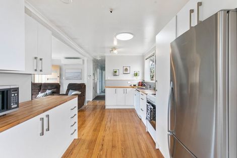 Photo of property in 13 Cooper Place, Papakura, 2110