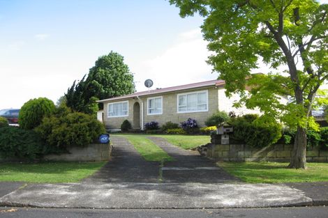 Photo of property in 18 Marybeth Place, Rosehill, Papakura, 2113