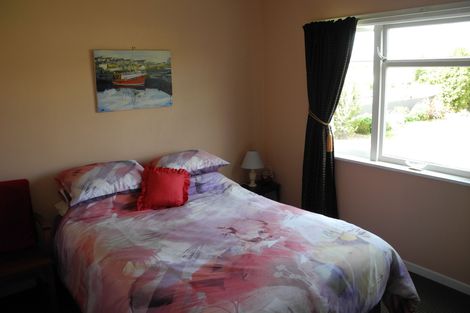 Photo of property in 17 Rugby Street, Waimate, 7924