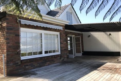 Photo of property in 8 Forrest Hill Road, Forrest Hill, Auckland, 0620