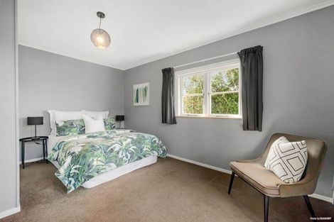 Photo of property in 1/934 East Coast Road, Northcross, Auckland, 0630