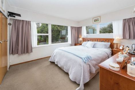 Photo of property in 16 Ellesmere Crescent, Pakuranga Heights, Auckland, 2010