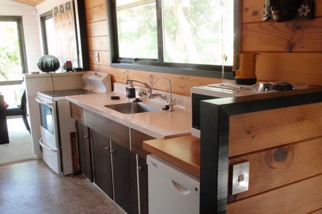 Photo of property in 10 Jane Street, Waikanae Beach, Waikanae, 5036