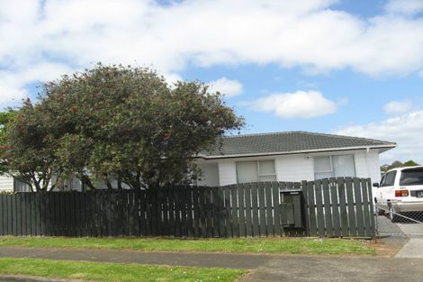 Photo of property in 11 Ngatira Place, Clendon Park, Auckland, 2103