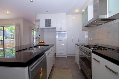 Photo of property in 26 Catlins Place, Fairview Heights, Auckland, 0632