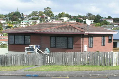 Photo of property in 1 Loughanure Place, Massey, Auckland, 0614