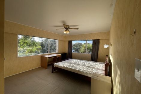 Photo of property in 11 Kathleen Street, Totara Vale, Auckland, 0627