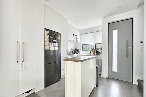 Photo of property in 30 Cessna Crescent, Mangere, Auckland, 2022