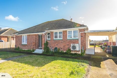 Photo of property in 10 Maire Street, Gonville, Whanganui, 4501