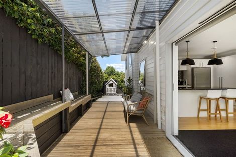 Photo of property in 7a Varlene Terrace, Forrest Hill, Auckland, 0620