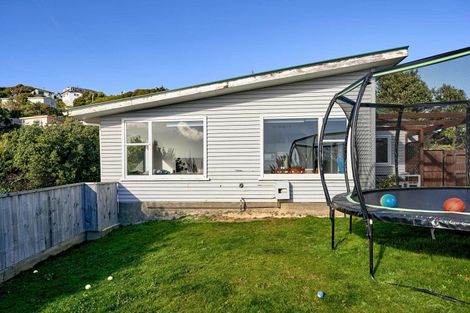 Photo of property in 1 Kahu Road, Paremata, Porirua, 5024