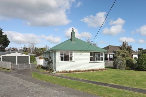 Photo of property in 14 Ward Street, Bulls, 4818