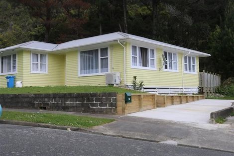 Photo of property in 19 Shackleton Grove, Stokes Valley, Lower Hutt, 5019