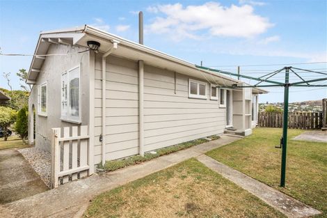 Photo of property in 104 Stewart Drive, Newlands, Wellington, 6037