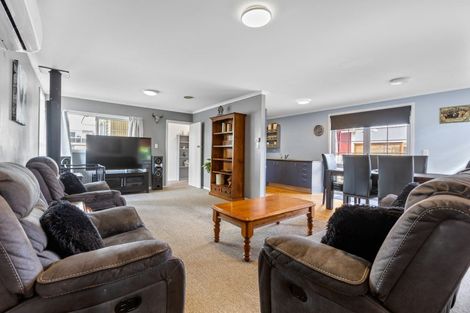 Photo of property in 6 Kauri Street, Merrilands, New Plymouth, 4312