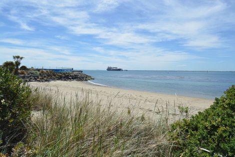 Photo of property in 252 Marine Parade, Bluff, 9814