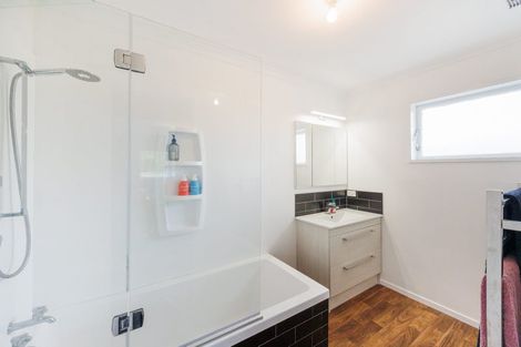 Photo of property in 21 Acacia Street, Kelvin Grove, Palmerston North, 4414