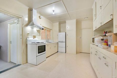 Photo of property in 42 Ranfurly Road, Papatoetoe, Auckland, 2104