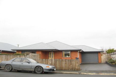 Photo of property in 33 Macandrew Road, South Dunedin, Dunedin, 9012