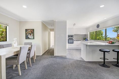 Photo of property in 10 Jacanas Place, Unsworth Heights, Auckland, 0632