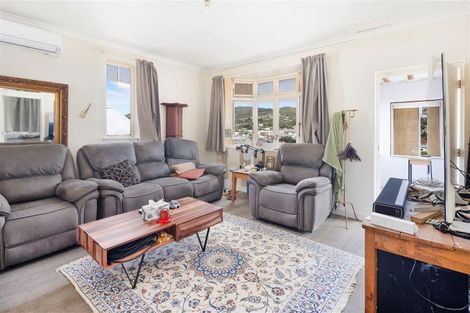 Photo of property in 4 Middleton Road, Johnsonville, Wellington, 6037