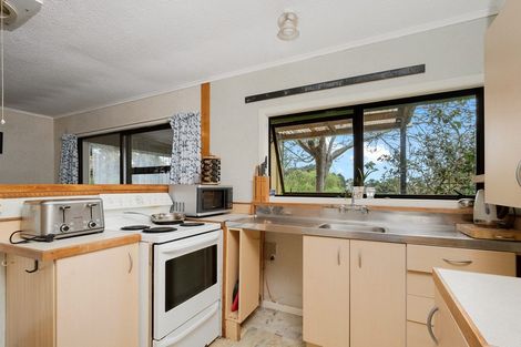 Photo of property in 15 Te Henga Road, Waitakere, Henderson, 0781