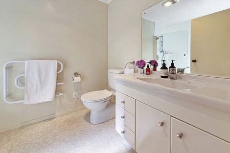 Photo of property in 16 Lawrence Street, Newtown, Wellington, 6021