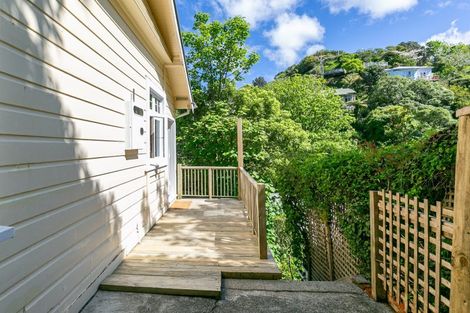 Photo of property in 6 Governor Road, Northland, Wellington, 6012