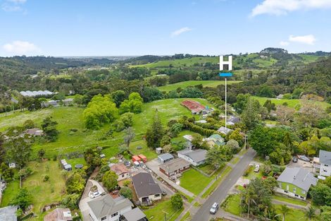 Photo of property in 28 Grassmere Road, Henderson Valley, Auckland, 0612