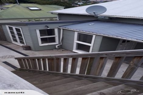 Photo of property in 2 Cornwall Road, Lyttelton, 8082