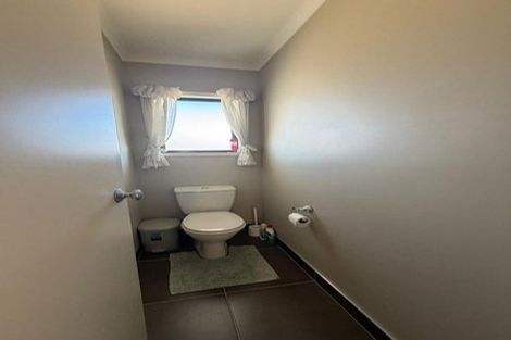 Photo of property in 129 Fernhill Way, Oteha, Auckland, 0632