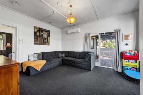 Photo of property in 263 Huatoki Street, Upper Vogeltown, New Plymouth, 4310