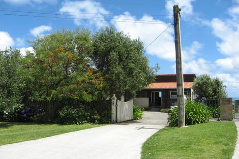 Photo of property in 16 Edwin Mitchelson Road, Muriwai, Waimauku, 0881