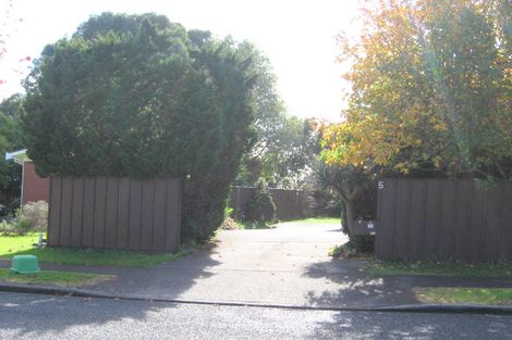 Photo of property in 2/5 Sikkim Crescent, Clover Park, Auckland, 2019