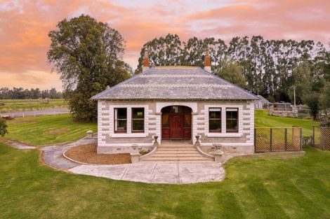 Photo of property in 66 Riverbank Road, Inch Clutha, Kaitangata, 9281