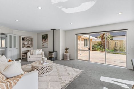 Photo of property in 2 Leigh Place, Paraparaumu Beach, Paraparaumu, 5032