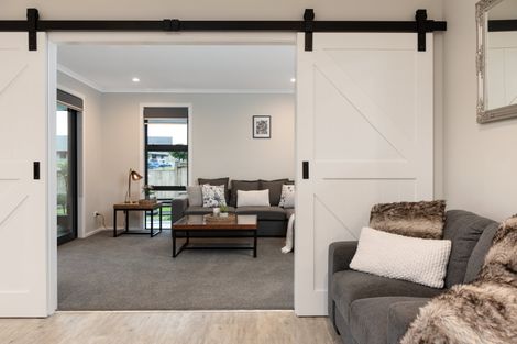 Photo of property in 2 Moira Close, Welcome Bay, Tauranga, 3175