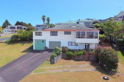 Photo of property in 1 Orewa Heights Crescent, Orewa, 0931