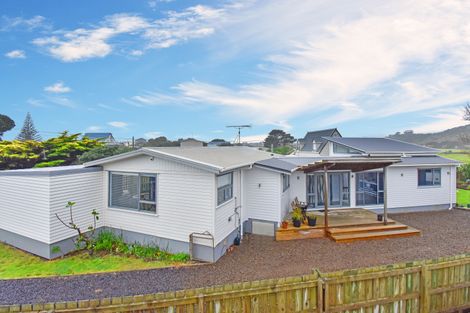 Photo of property in 14 Cordyline Road, Port Waikato, Tuakau, 2695