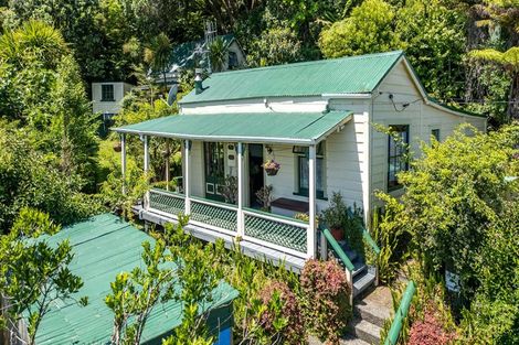 Photo of property in 80 Oxford Terrace, Coromandel, 3506