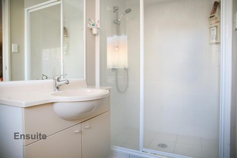 Photo of property in 8 Matilda Place, Weymouth, Auckland, 2103